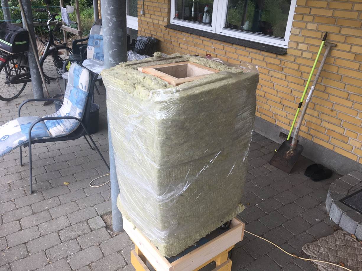 Et billede, der indeholder jord, udend�rs, fortov, mursten

Automatisk genereret beskrivelse