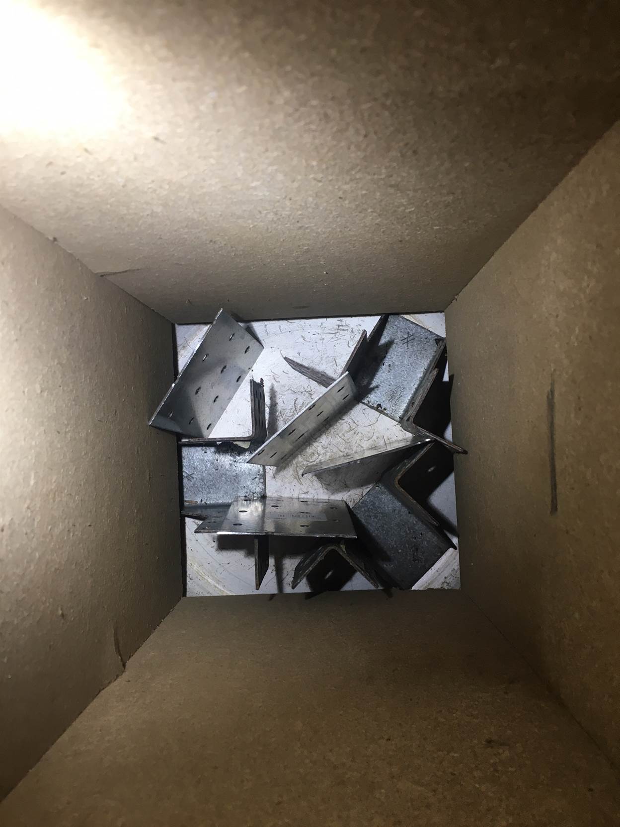 Et billede, der indeholder v�g, indend�rs, gulv, trin

Automatisk genereret beskrivelse