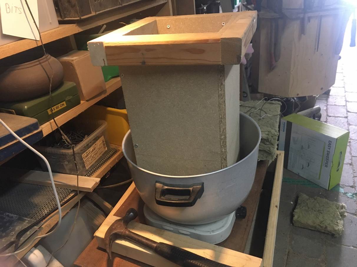 Et billede, der indeholder gulv, indend�rs, toilet, affald

Automatisk genereret beskrivelse