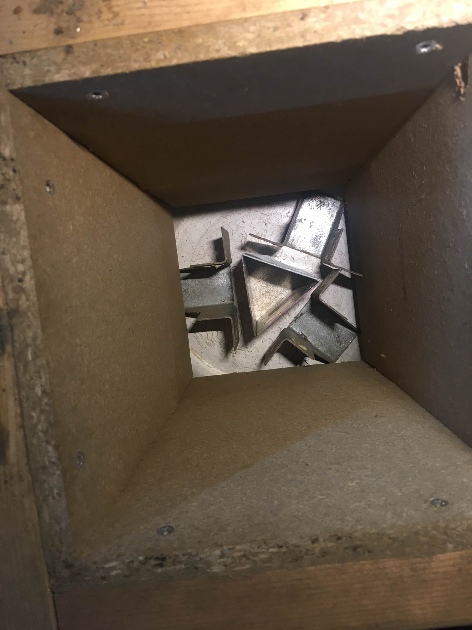 Et billede, der indeholder snavset, trin, sten

Automatisk genereret beskrivelse