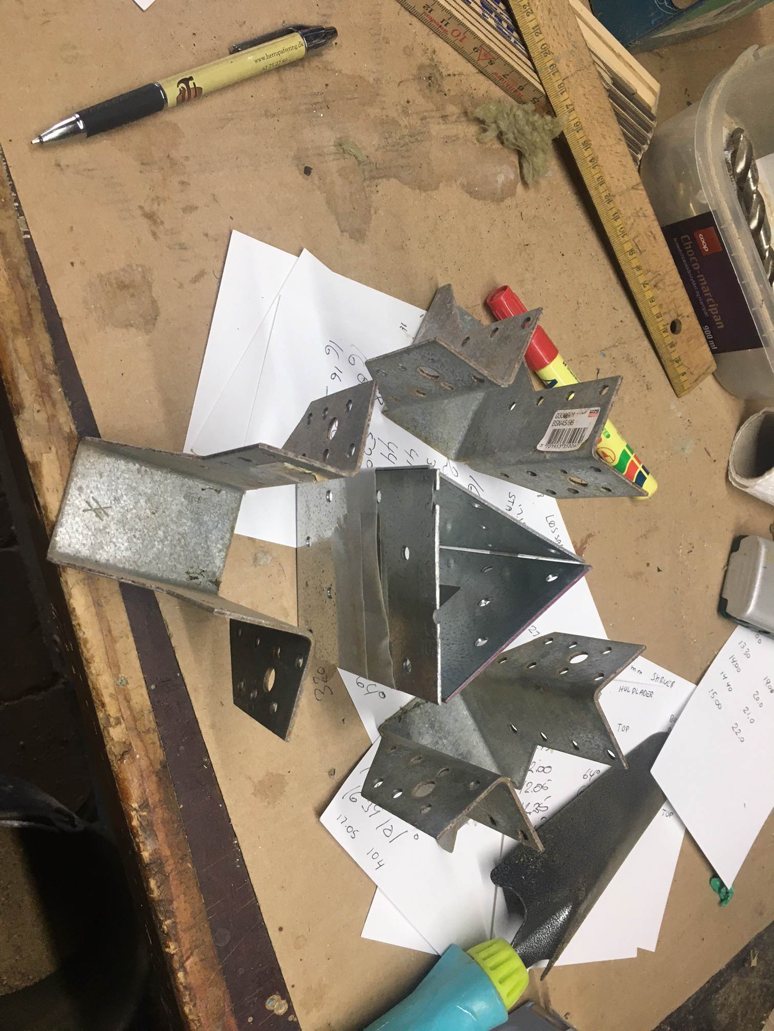 Et billede, der indeholder saks, elementer

Automatisk genereret beskrivelse