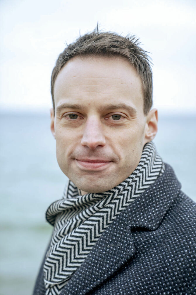 Et billede, der indeholder person, himmel, udend�rs, vand

Automatisk genereret beskrivelse